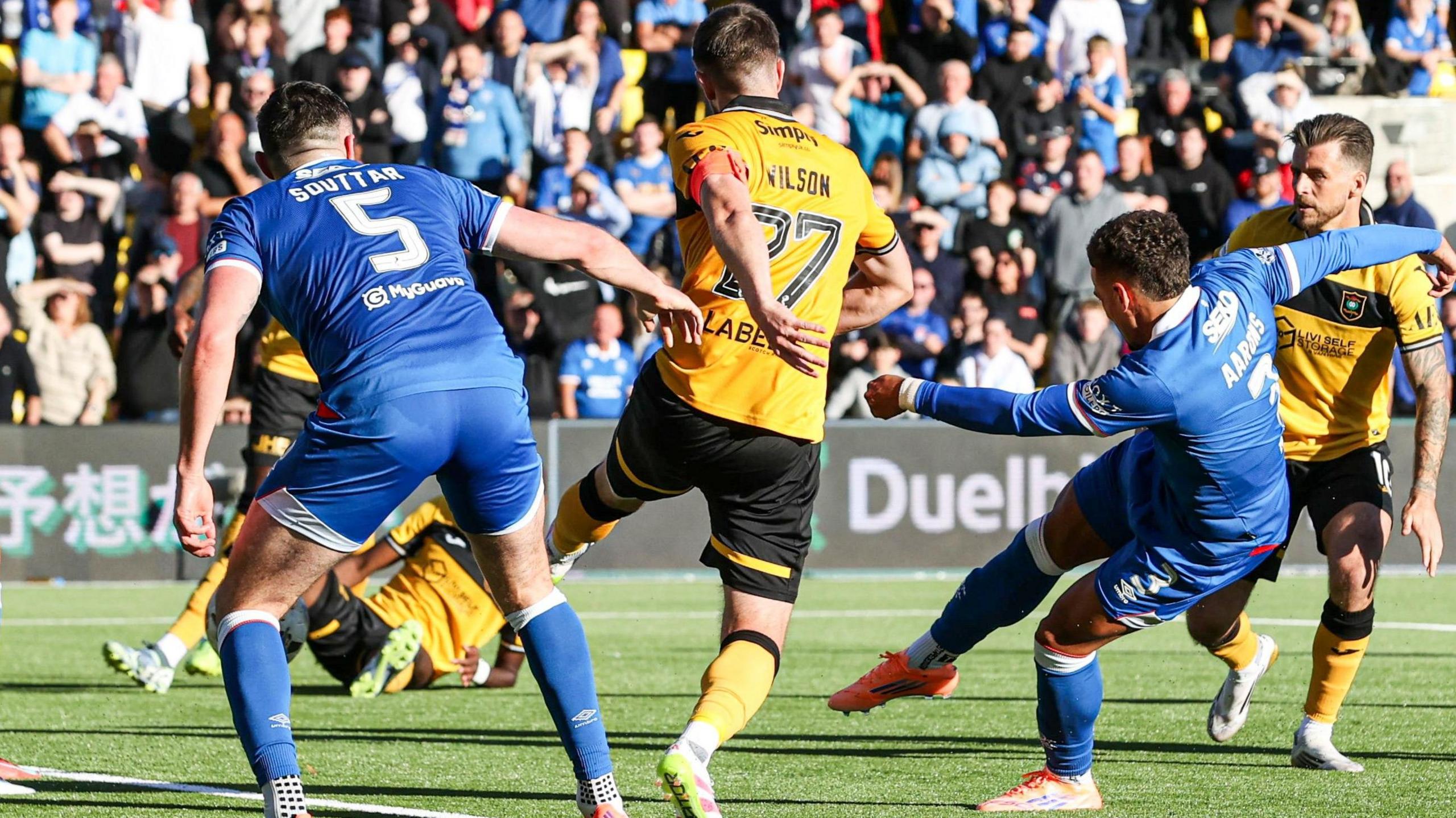 آیا کشتیِ رنجرز در حال تغییر مسیر است؟ بررسی برد جنجالی مقابل لیوینگستون و واکنش هواداران